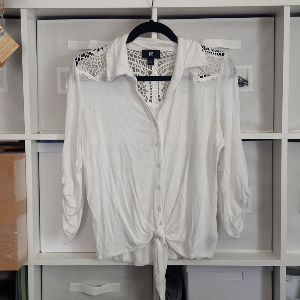 Size Medium 3/4 Sleeve White Collared Button Down Shirt